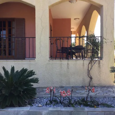 بيت للعطل Evdora Family House Near *