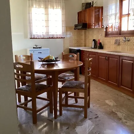Evdora Family House Near بيت للعطل Monemvasía